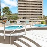 Gorgeous Condo With Ocean View, Near Beach, Free Parking