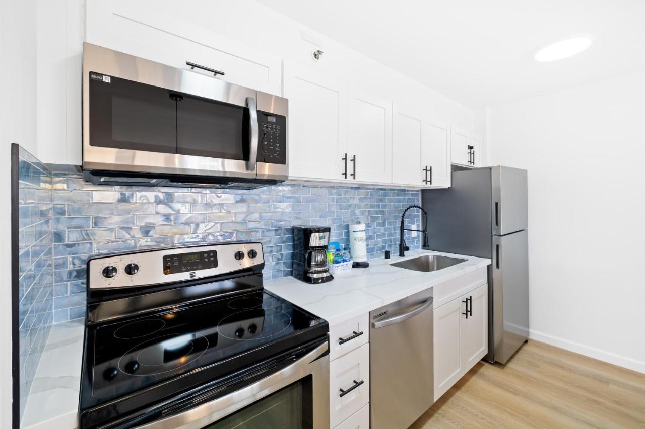 Gorgeous With Ocean View, Near Beach, Free Parking Apartment Honolulu