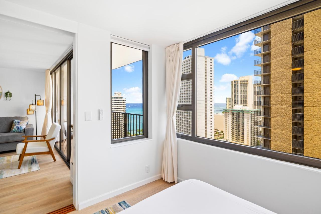 Gorgeous With Ocean View, Near Beach, Free Parking Apartment *