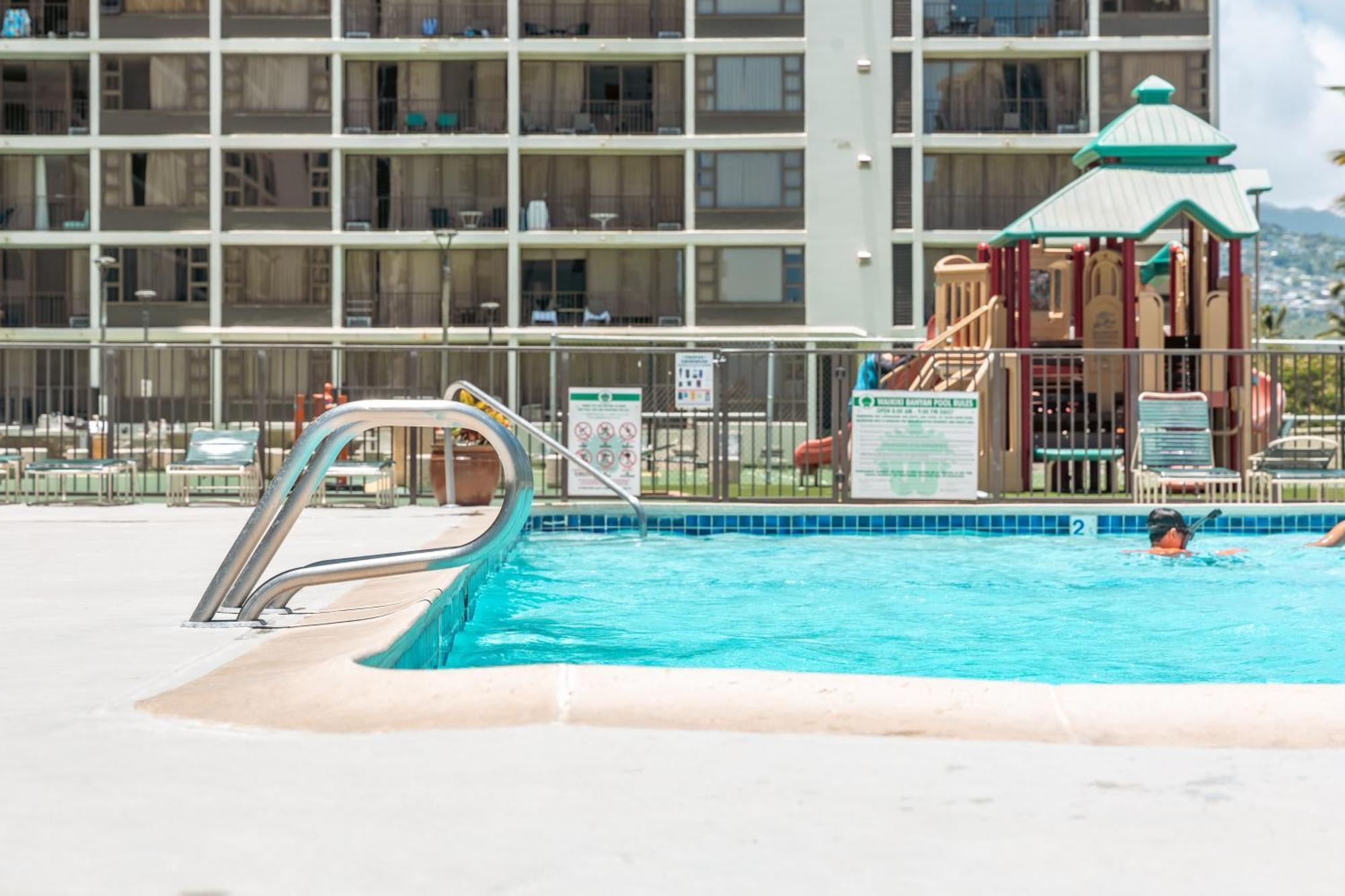 Gorgeous With Ocean View, Near Beach, Free Parking Apartment